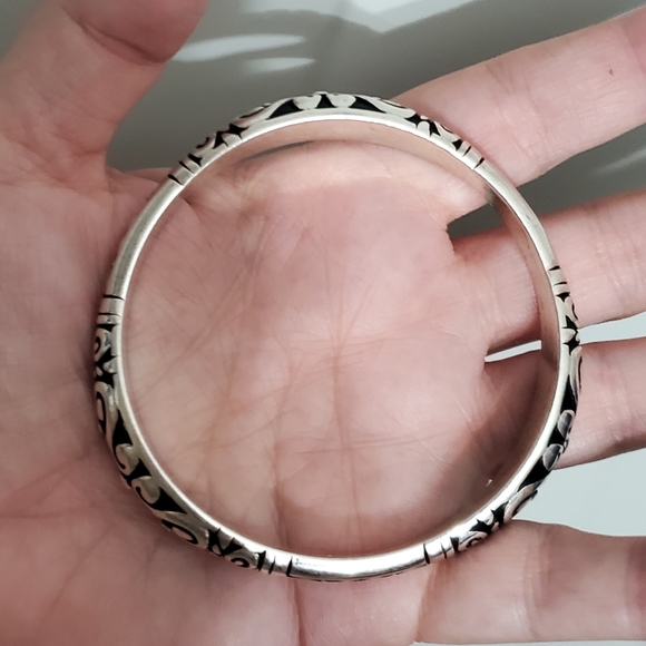 BRIGHTON Bangle Bracelet EUC with Drawstring pouch - Picture 12 of 12